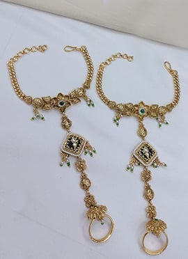 Luxurious Gold Copper Beads Kundan Haath Pool