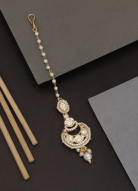 Luxurious Golden Kundan And Beads Mangtikka