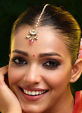 Maroon Kundan And Beads Mangtikka