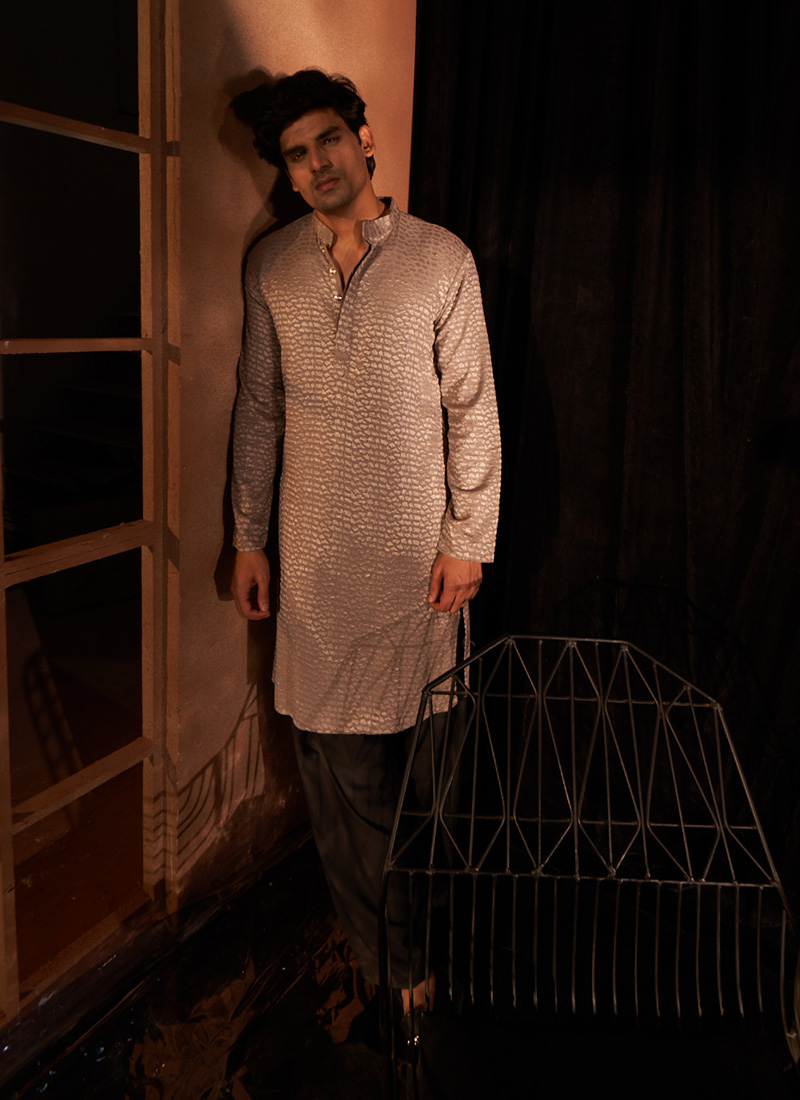 Mauve Viscose Embroidered Woven Kurta