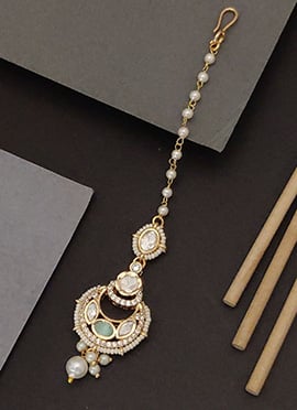 Mesmerizing Golden Kundan And Beads Mangtikka