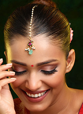 Multicolored Kundan And Beads Mangtikka