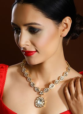Necklace Of Golden Kundan Stone Grandeur