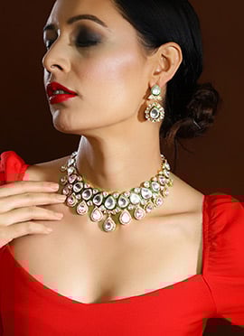 Necklace Of Golden Kundan Stone Majesty