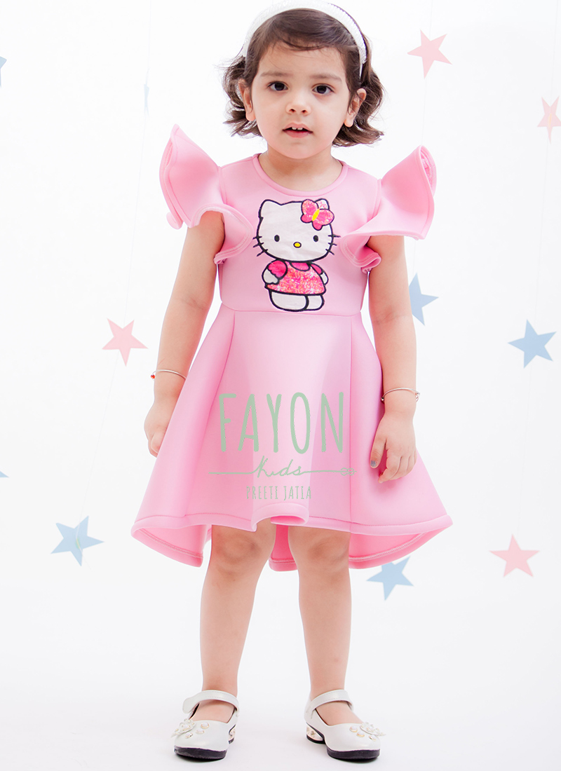 pink colour ka frock dikhaiye