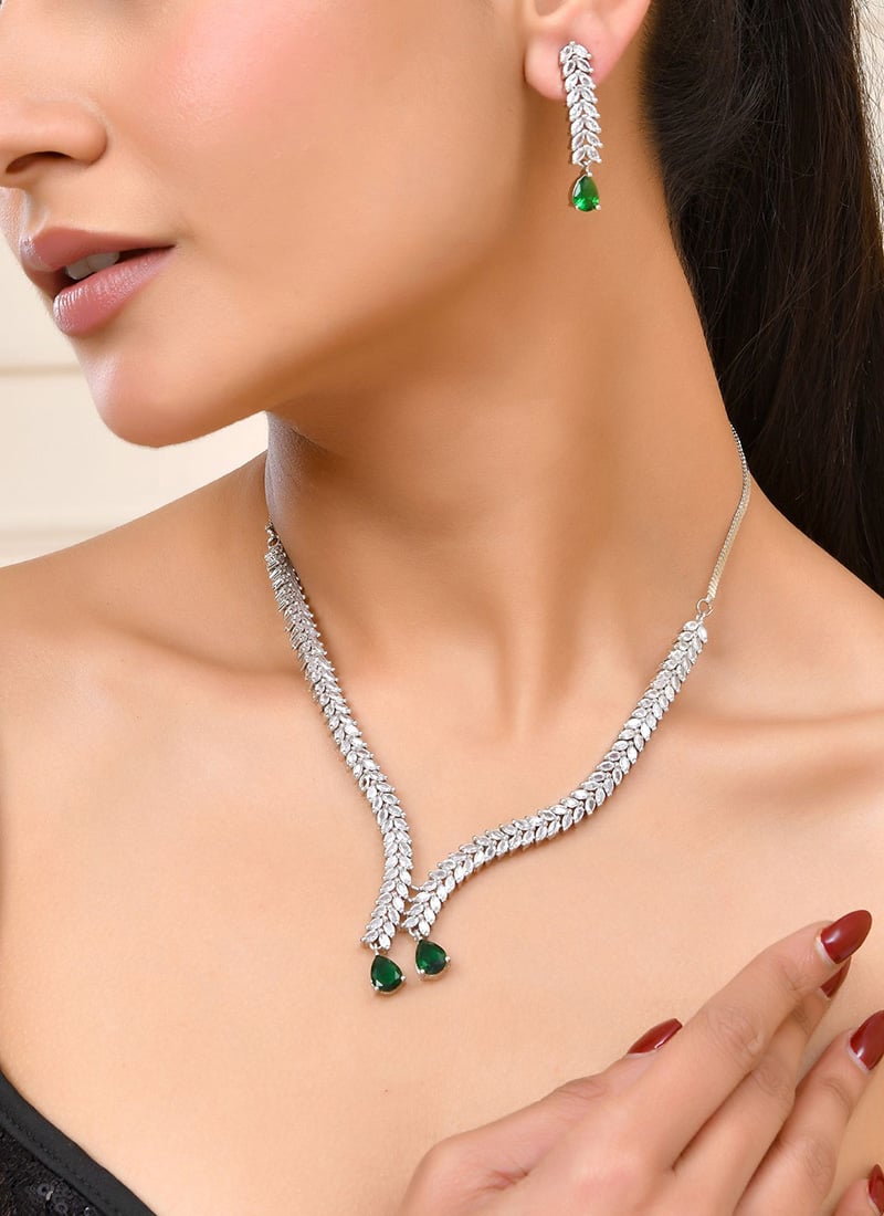 Radiant Green Stone Necklace Wedding Wear