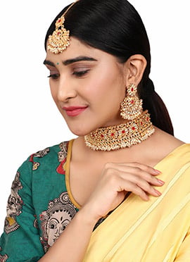 Red Kundan Pearl Chandbali Gold Plated Choker Set With Maangtikka