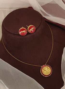 Red Panther Motif Gold Pendant Necklace Set