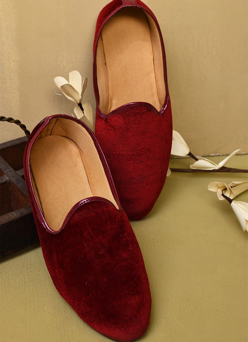 Regal Red Velvet Mojri