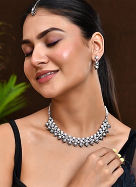 Silver Choker With Kundan Moti Glow