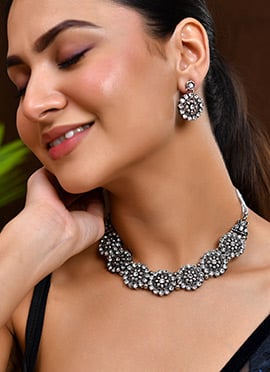 Silver Choker With Oxidised Stone Design