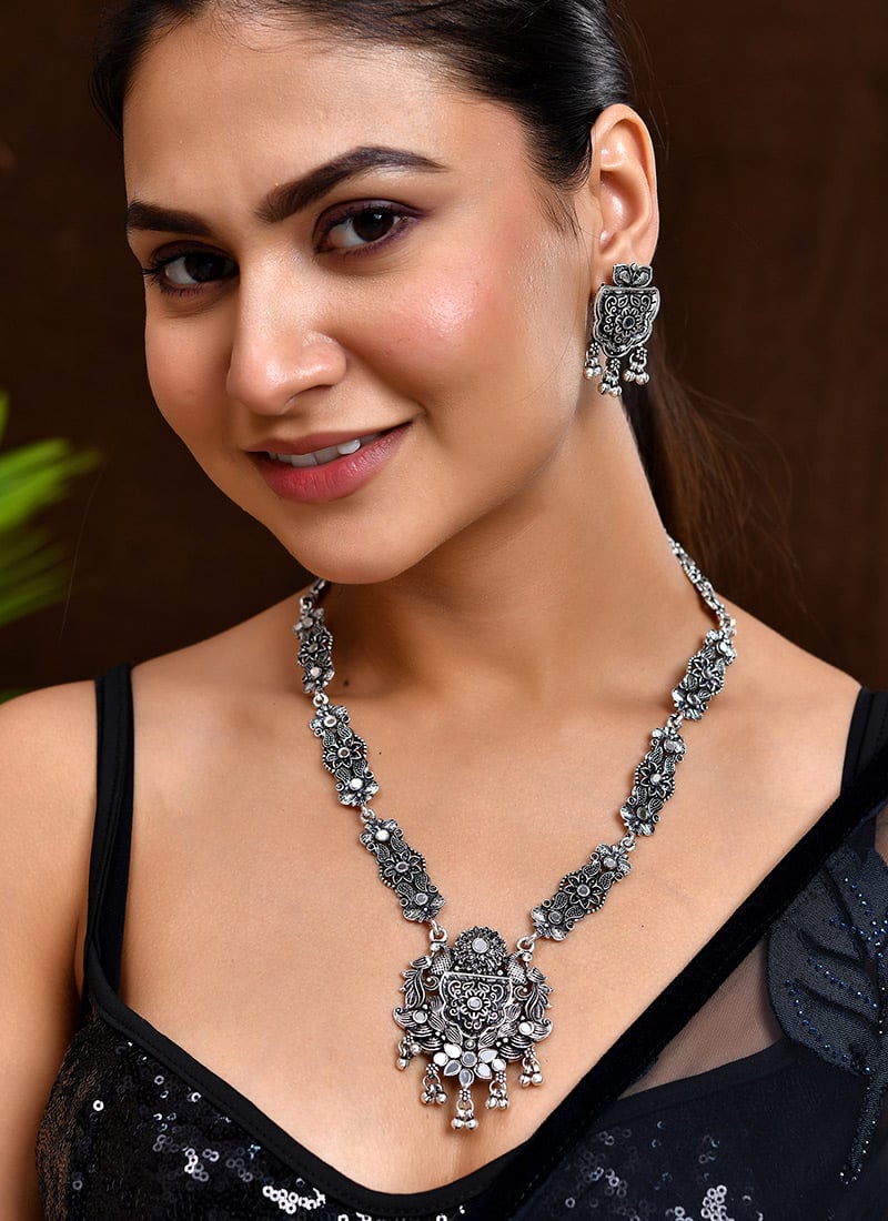 Silver Necklace With Oxidised Graceful Wedding Wear