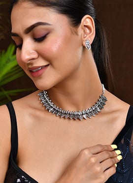 Silver Necklace With Oxidised Kundan Design