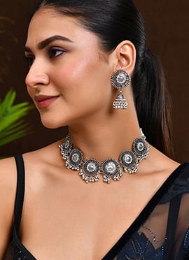 Silver Necklace With Oxidised Stone Design