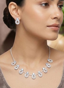 Sophisticated Silver American Diamond Stone Kundan Necklace