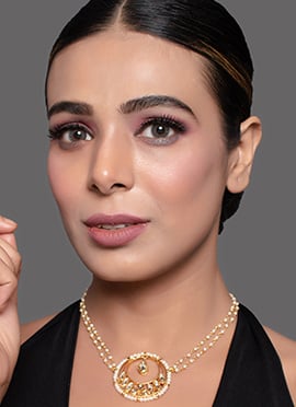 White Beads N Kundan Choker Set