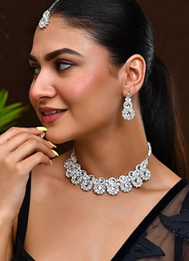 White Choker With Kundan Moti Shine