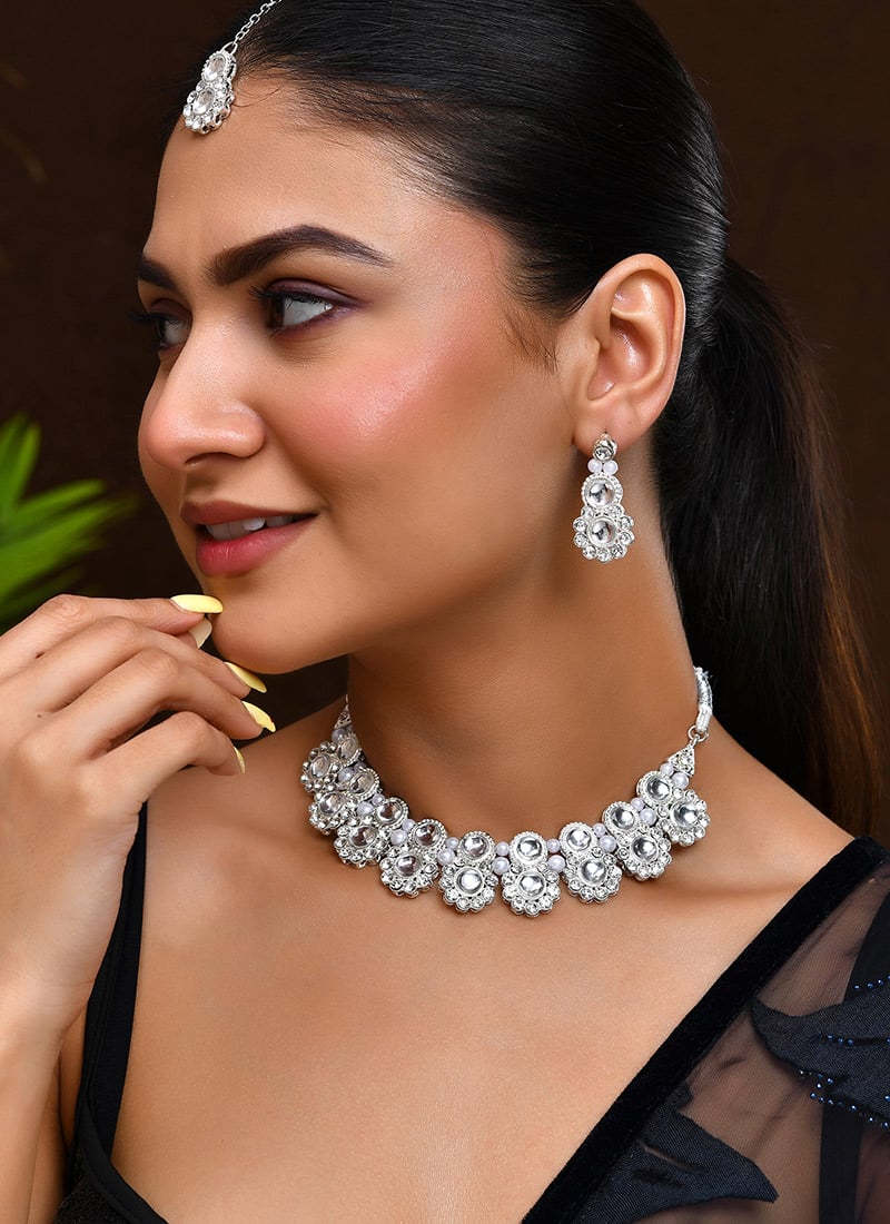 White Choker With Kundan Moti Shine Wedding Wear