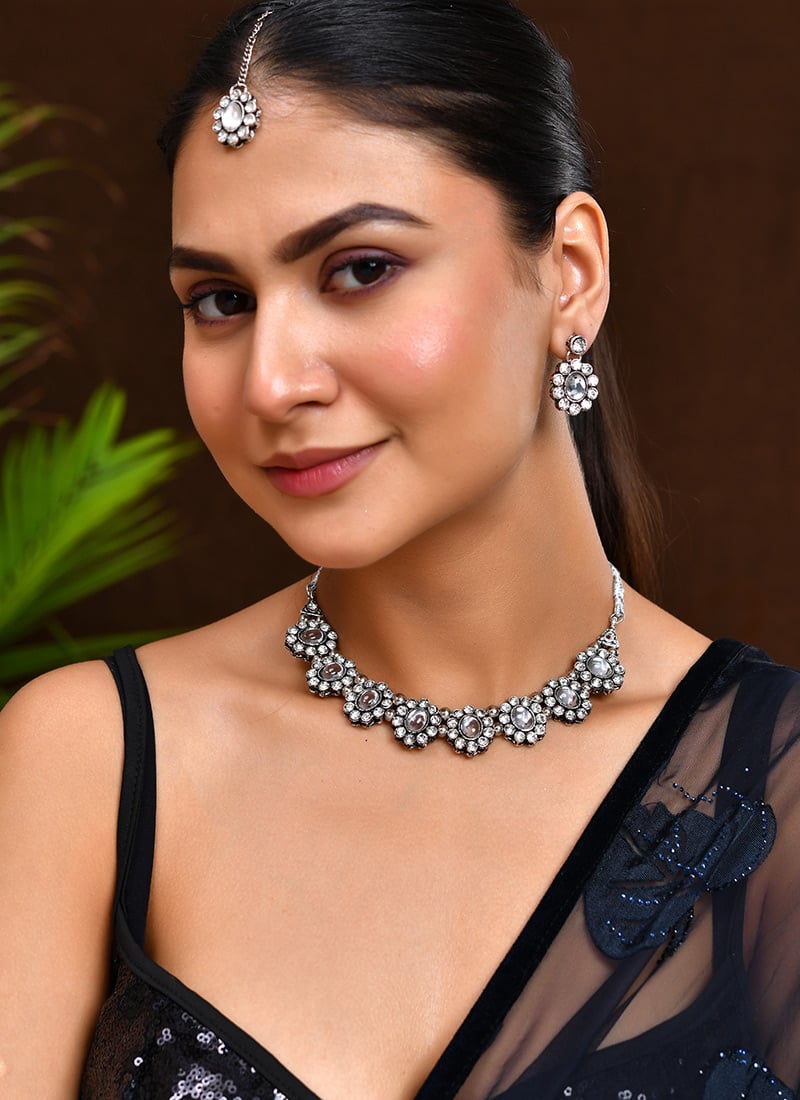White Choker With Kundan Stone Wedding Wear