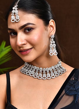 White Choker With Kundan Stone