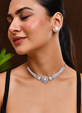 White Choker With Stones And Moti