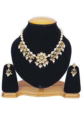White Designer Neckalce Set With Earrings
