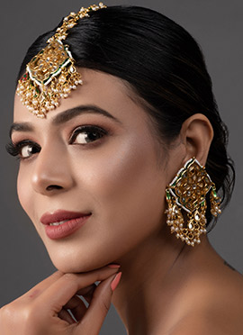 White Drops Earring With Mangtikka