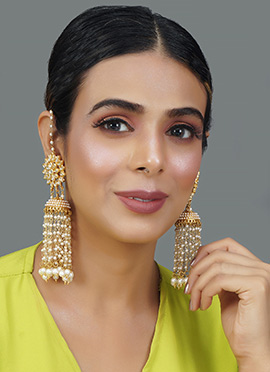 White Kundan N Beads Drops Earring