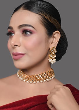White kundan N Beads Necklace Set