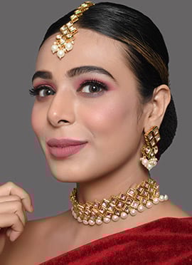 White kundan N Beads Necklace Set