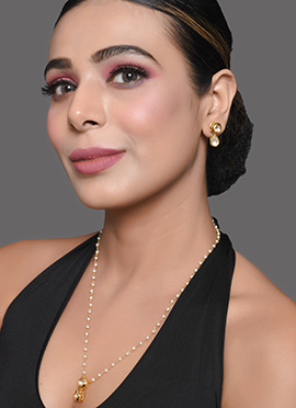 White Kundan N Beads Necklace Set