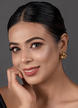White Kundan Stud Earrings