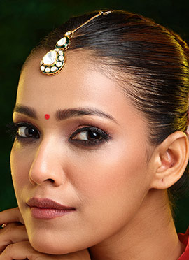 White Kundan Work Mangtikka