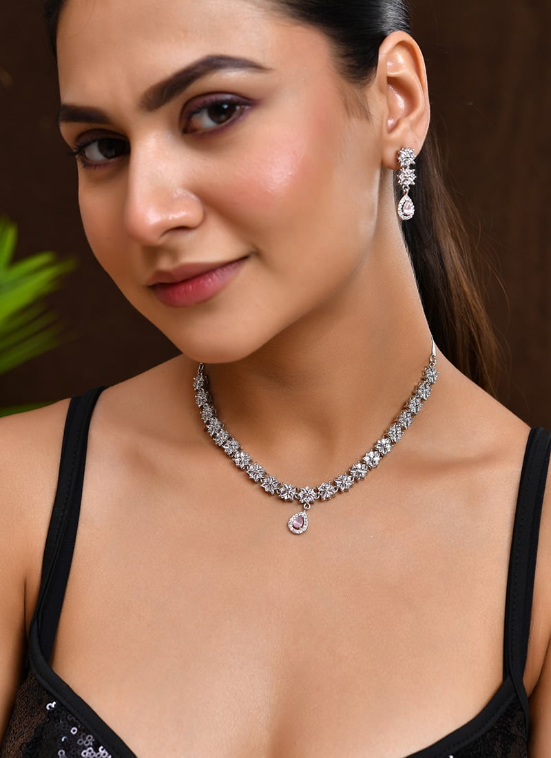 White Necklace With Elegant Kundan Stone Work Wedding Wear