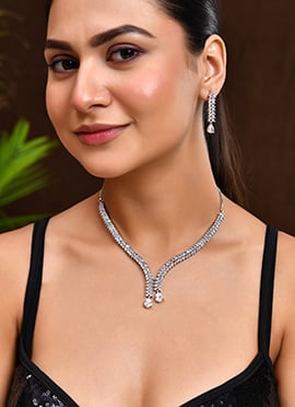 White Necklace With Kundan Stone Radiance