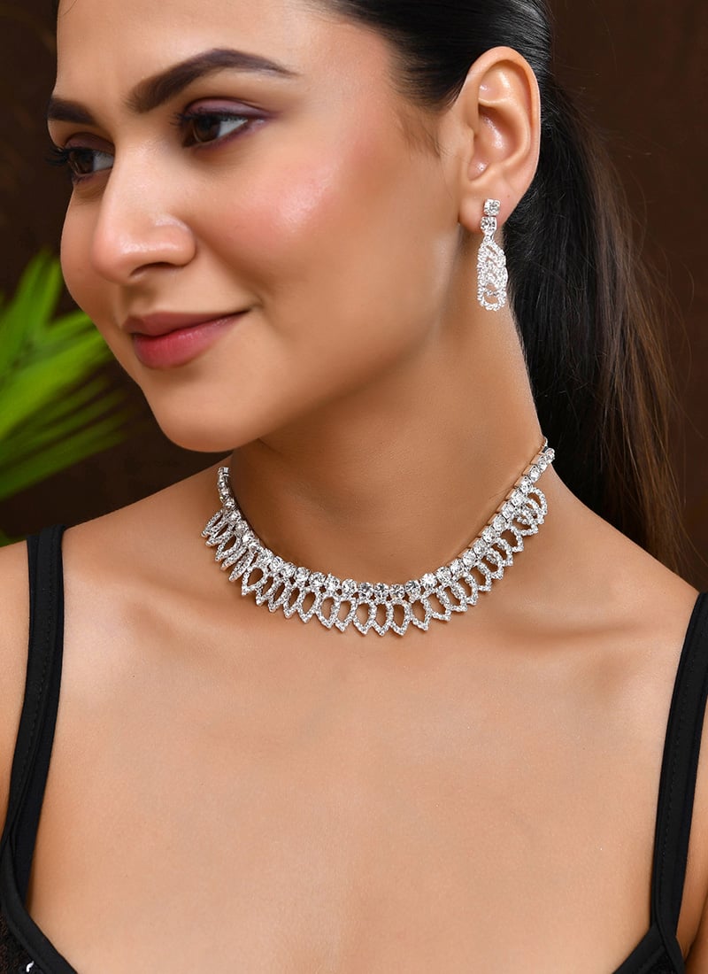 White Necklace With Kundan Stone Sparkle Wedding Wear