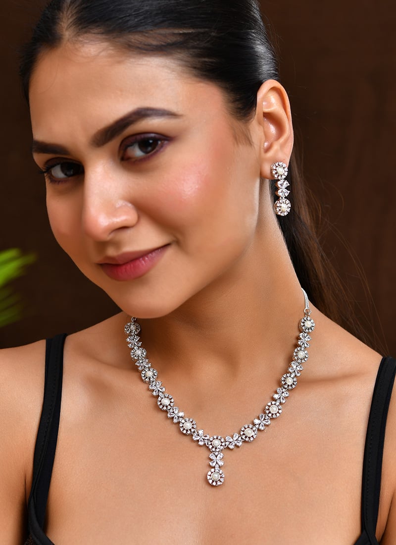 White Necklace With Kundan Stones And Moti Wedding Wear