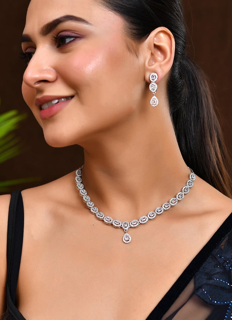 White Necklace With Refined Kundan Stone Wedding Wear