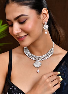 White Necklace With Stones And Moti