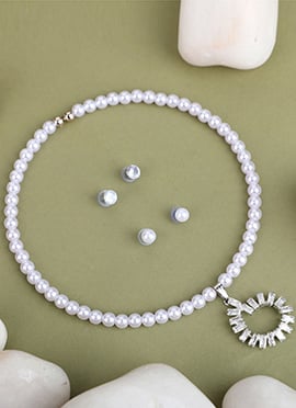 White Pearl Circular Crystal Pendant Gold Plated Chocker Set
