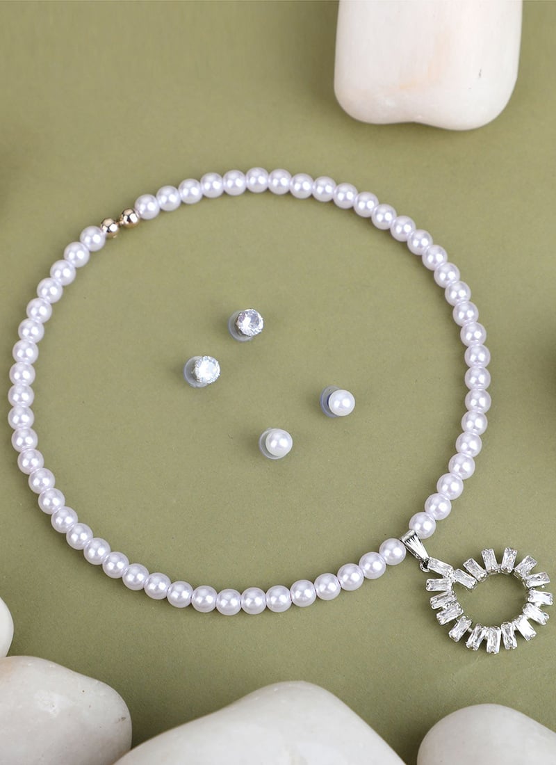 White Pearl Circular Crystal Pendant Gold Plated Chocker Set