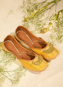 Yellow Zari With Ghungroo Juti